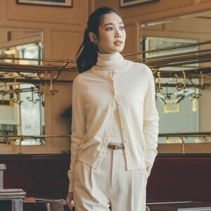 *SOLD* Extra Fine Merino Crew Neck Cardigan Small Uniqlo